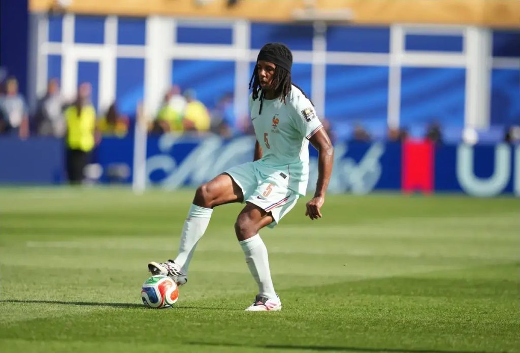 Jules Koundé set to reject Bayern Munich for Barcelona stay this summer