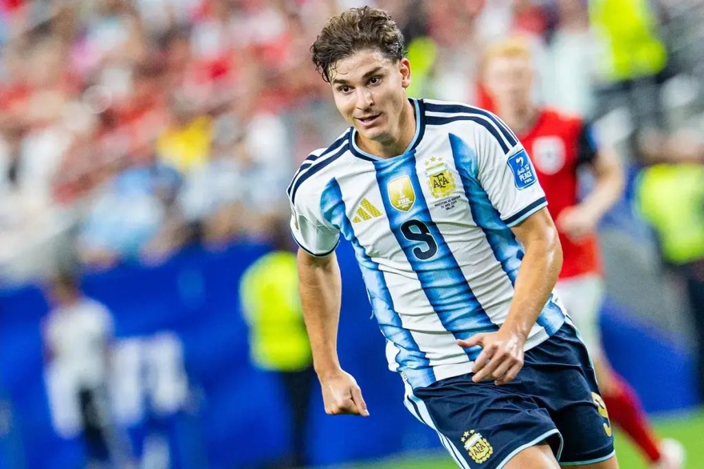 Julian Alvarez demands transfer after Atletico rejection: Real Madrid and Barça race heats up
