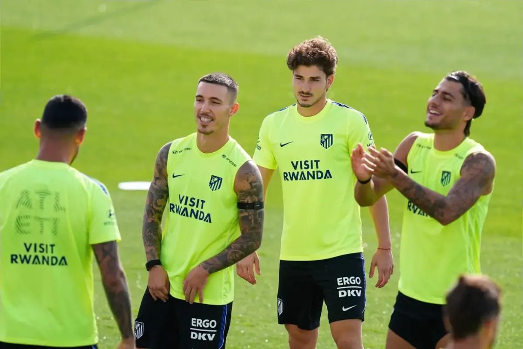 Julian Alvarez opens door to Arsenal move after talks with Mikel Arteta