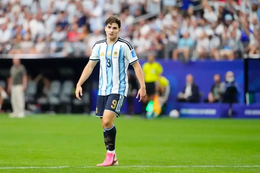 Julian Alvarez’s explosive preference for Barcelona over Arsenal and PSG revealed