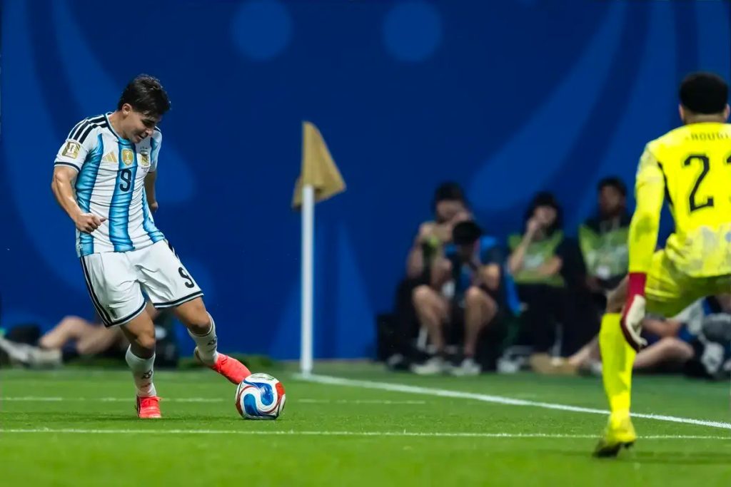 Julián Álvarez stuns Switzerland with extra-time goal to send Argentina to World Cup semi-final
