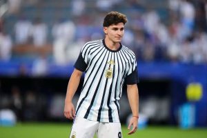 Julian Alvarez transfer bombshell: Arsenal and Barcelona battle for striker’s dream move