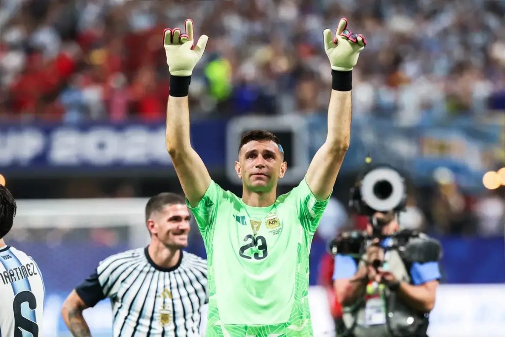 Juventus set for decisive talks with Emiliano Martinez agent after Argentina’s World Cup win