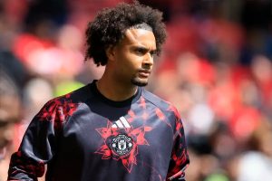 Juventus stalls pursuit of zirkzee, pellegrino, and vlahovic as david refuses to leave