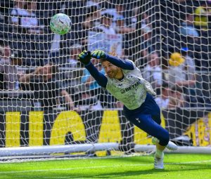 Juventus targets to shift from Martinez to Tottenham’s Vicario as talks stall