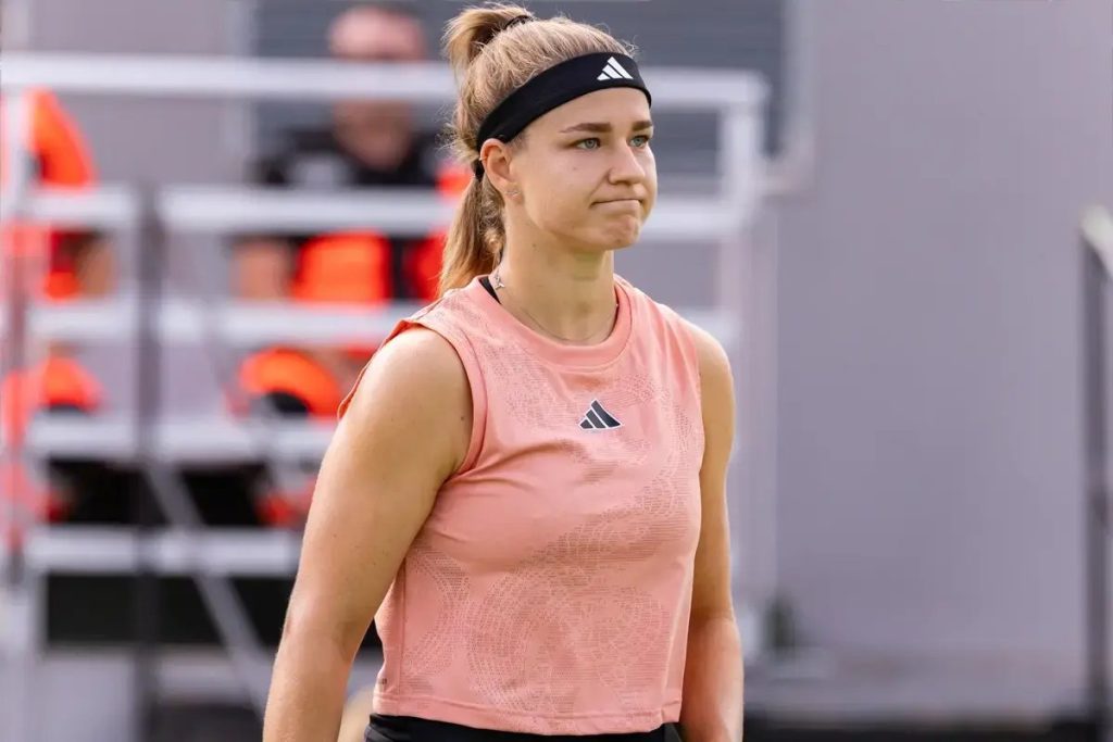 karolina muchova demolishes Boulter as us open resumes after rain delay
