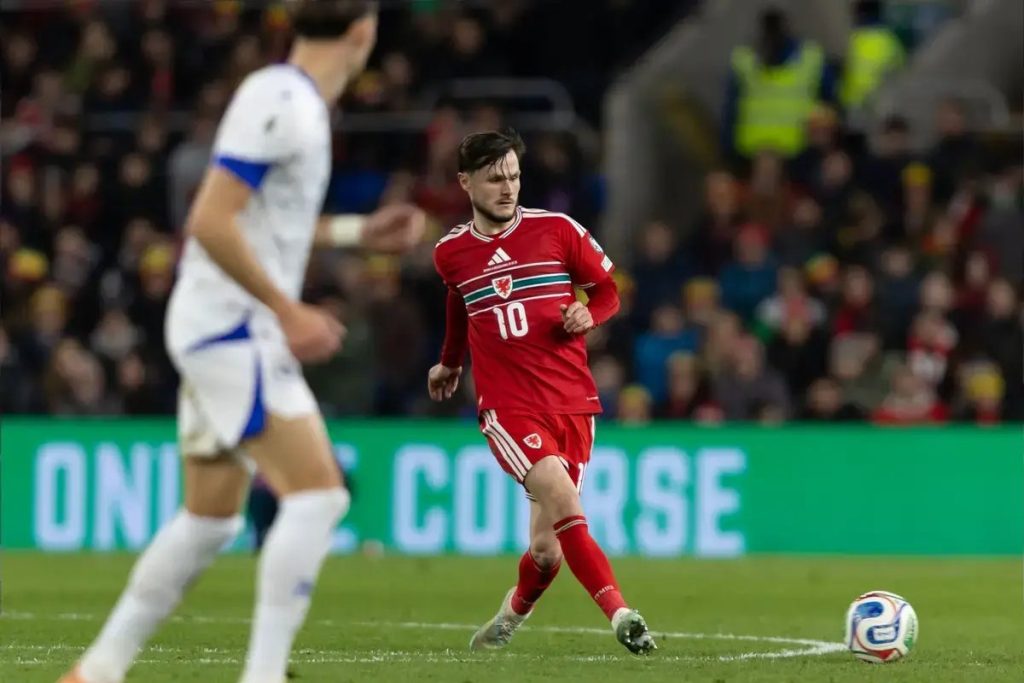 Leicester complete Liam Cullen signing from Swansea to boost their attacking midfield