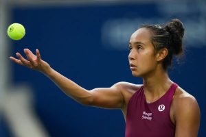 Leylah Fernandez receives standing ovation from home crowd after Canadian Open loss