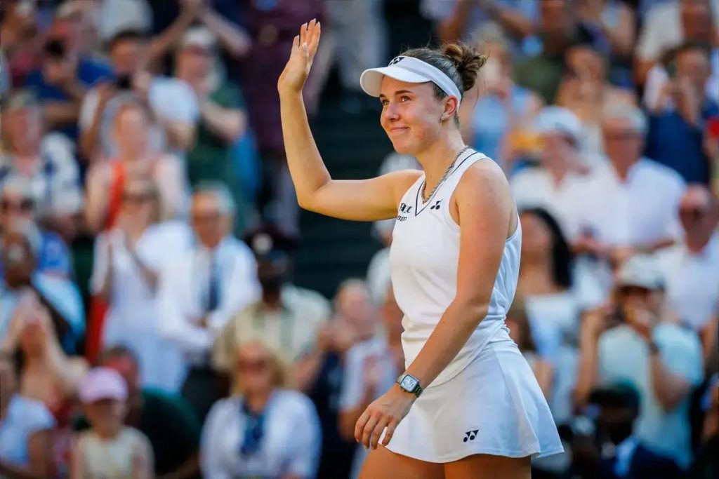 Linda Noskova jokes about Wimbledon trophy as she prepares for Canadian Open return