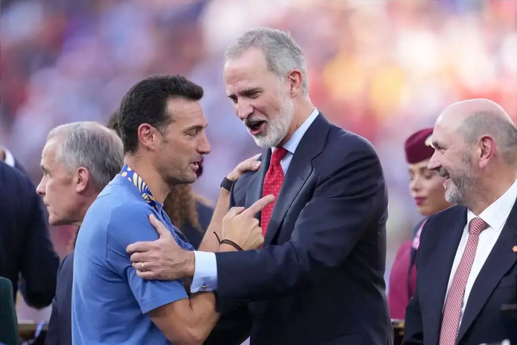 Lionel Scaloni breaks down after world cup final defeat, hints at argentina future decision
