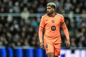 Liverpool agree loan deal with Barcelona defender Ronald Araujo amid injury crisis
