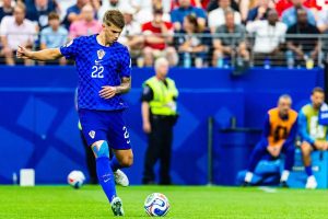 Liverpool and Man United set for fierce battle to sign Luka Vušković this summer