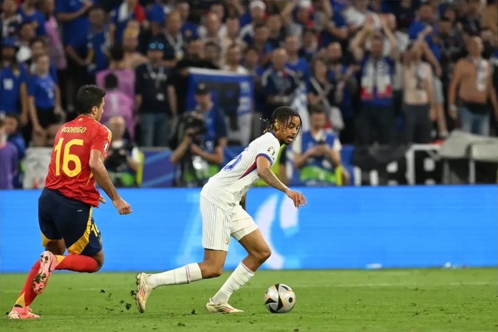 Liverpool makes dramatic move to sign world cup star Bradley Barcola as top transfer target