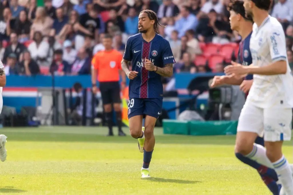 Liverpool open direct talks with PSG over €170m Bradley Barcola transfer