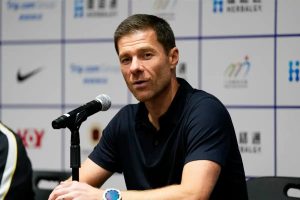 Louis Saha says Xabi Alonso can win Premier League if Chelsea fixes midfield