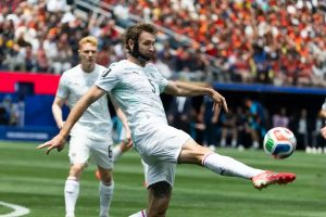 Mainz 05 closes in on Como defender Stefan Posch in advanced talks