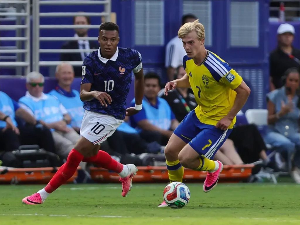 Man United make contact with Tottenham over £55m Lucas Bergvall transfer