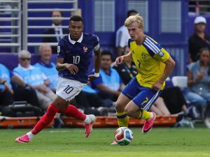 Man United make contact with Tottenham over £55m Lucas Bergvall transfer