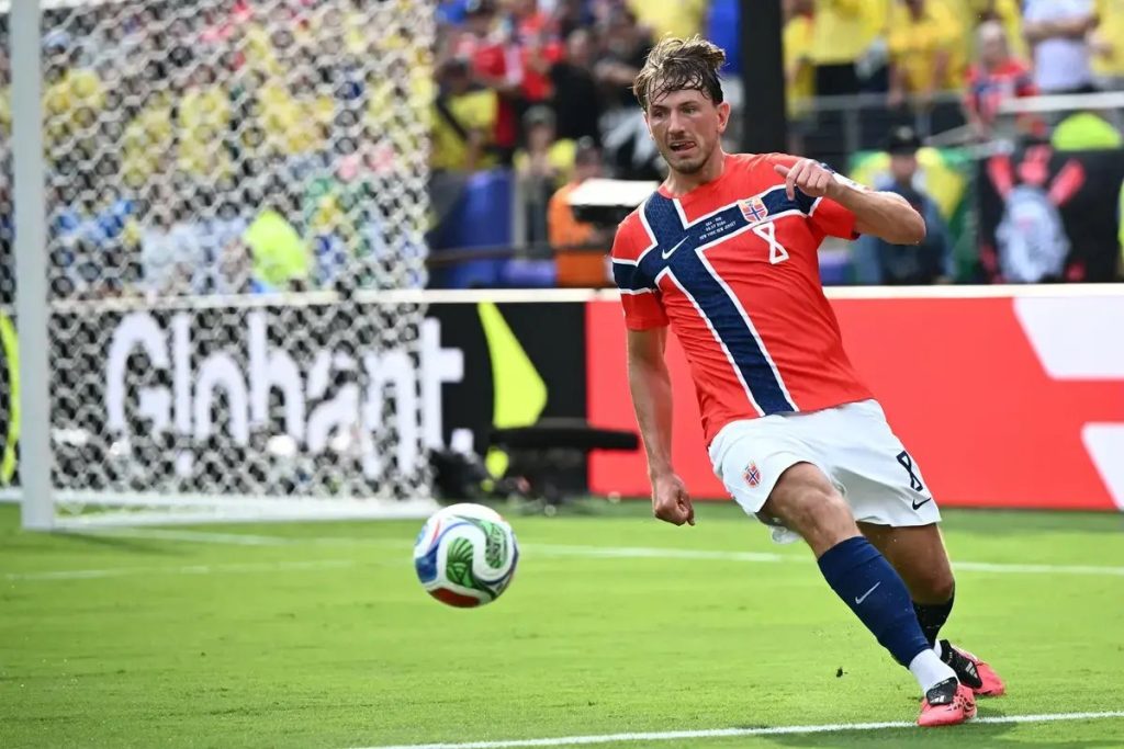 Man Utd targets Sander Berge after £25m World Cup midfielder shines for Norway