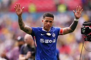 Manchester City offers €120m for Enzo Fernandez in race to secure Chelsea midfielder