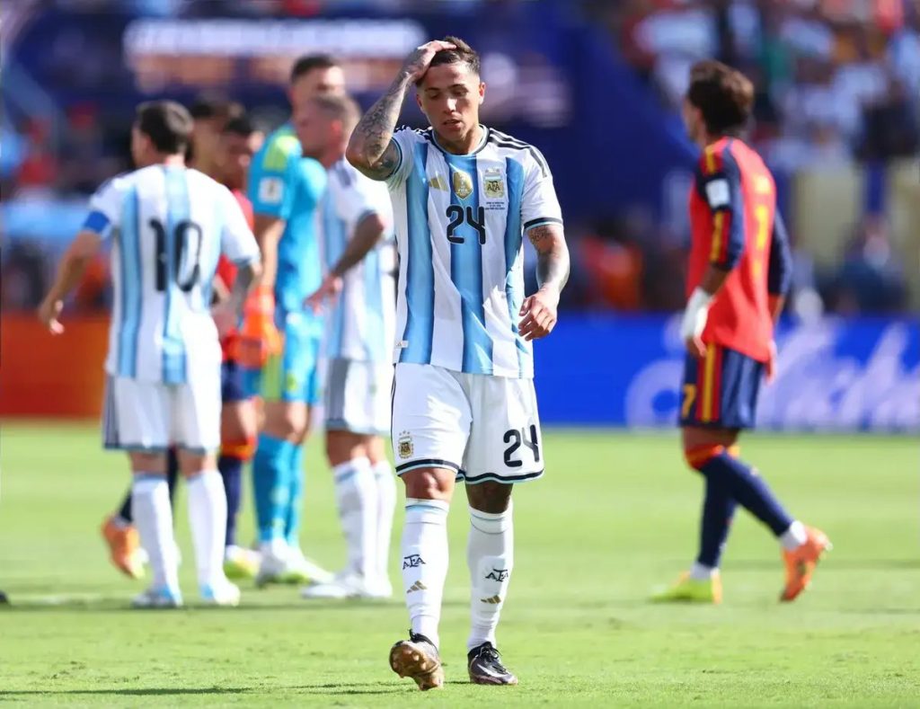 Manchester City refuses to drop Enzo Fernandez chase despite Chelsea deadline