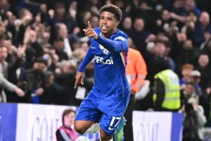 Manchester United agree £50m deal to sign Chelsea midfielder Andrey Santos