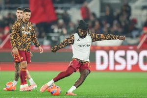 Manchester United agree deal to sign France midfielder Manu Kone for €45m
