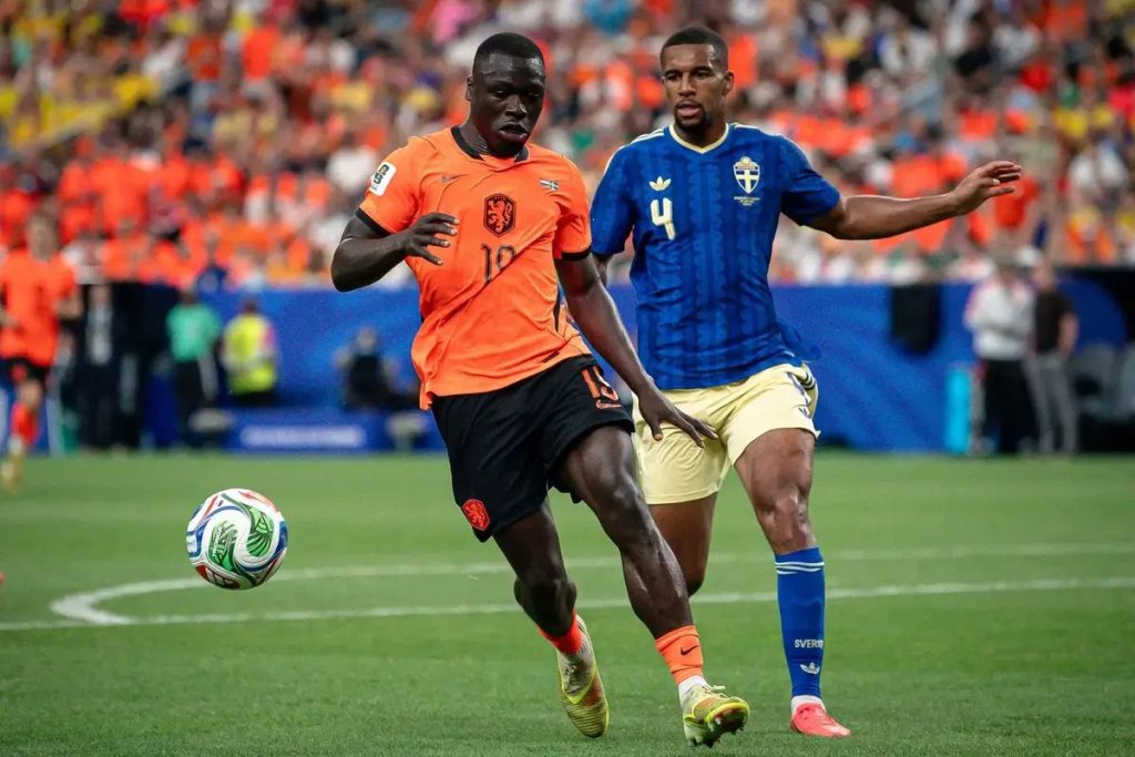 Manchester United eyes Brian Brobbey in explosive striker pursuit this summer