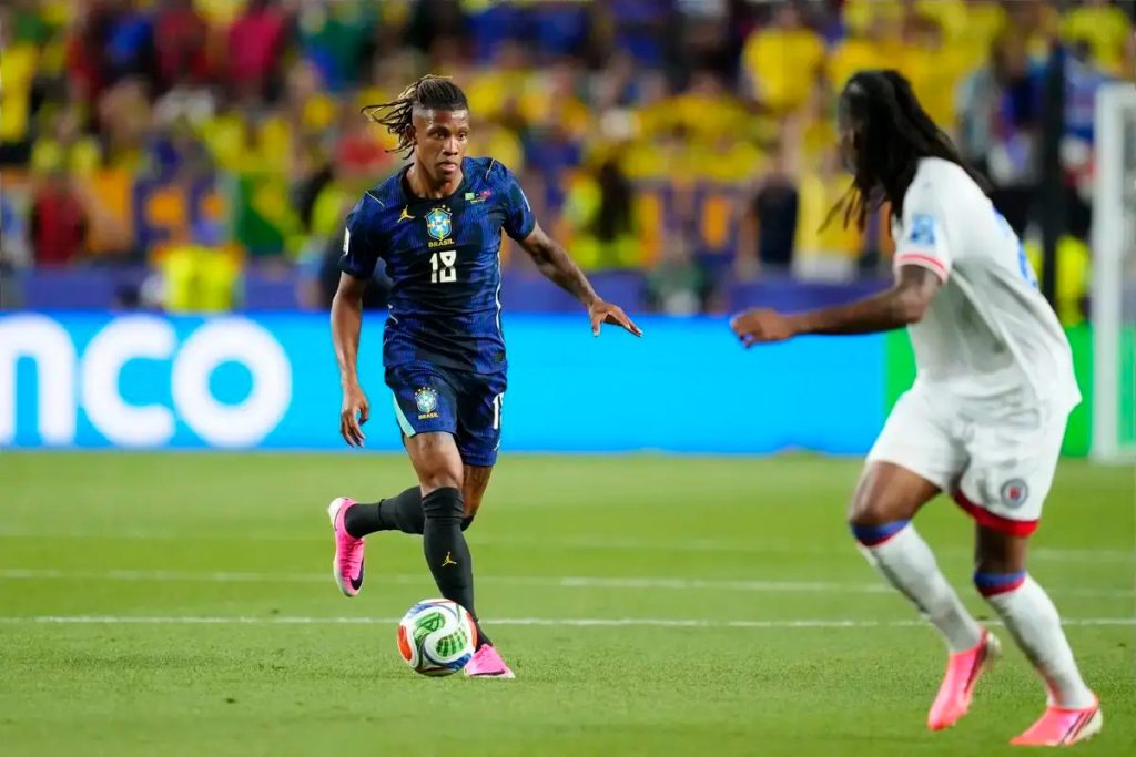 Manchester United poised to activate £17m release clause for Danilo Santos