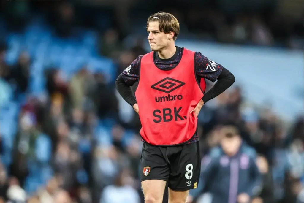 Manchester United prepare to hijack Chelsea’s £64m Alex Scott transfer from Bournemouth