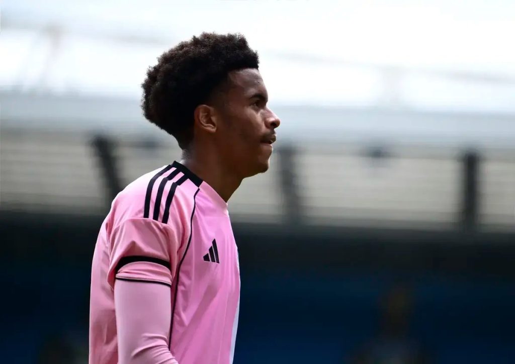 Manchester United push to sign 18-year-old Louis Page as Arsenal also show interest