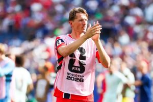 Manchester United renew contact for Fulham midfielder Sander Berge with £40m fee