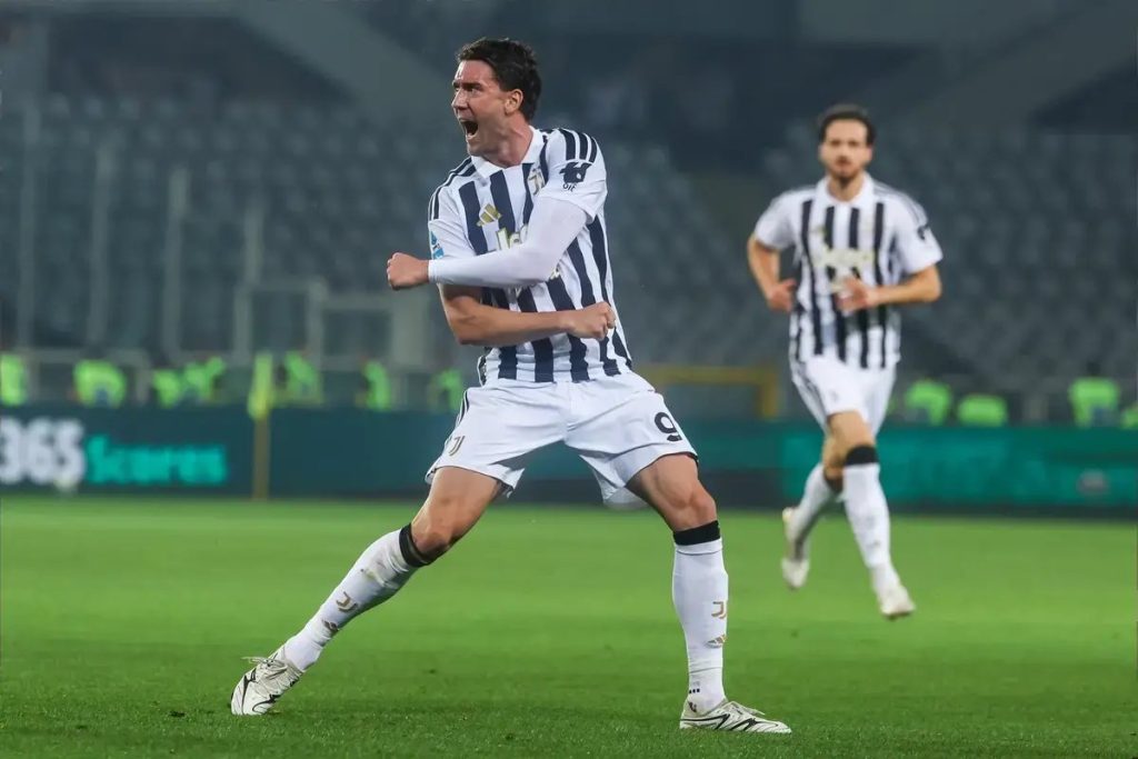Manchester United targets Dusan Vlahovic on free transfer to boost attack