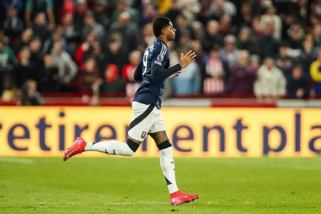 Michael Carrick embraces Marcus Rashford as Manchester United end exit talks