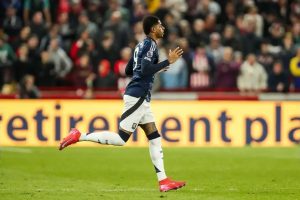 Michael Carrick embraces Marcus Rashford as Manchester United end exit talks