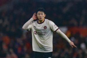 Midtjylland limits damage after early red card in 1-0 loss to Besiktas