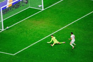 Mikel Merino scores late winner to send spain to world cup quarter-finals
