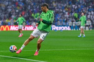 Milan faces loan dilemma as Lazio and Porto bid for Santiago Gimenez