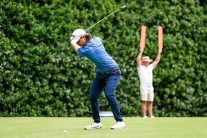 Min Woo Lee takes Tour Championship lead with bogey-free 62 at East Lake