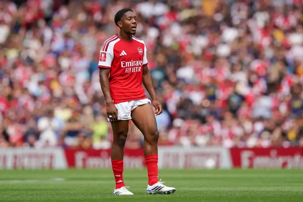 Myles lewis-skelly sets up early goal as arsenal shock man city in community shield