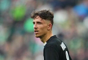 Napoli threatens legal action after Schalke 04 collapses Lindstrom transfer