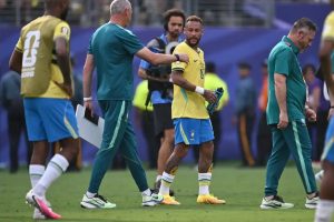 Neymar scores twice and mocks critics on Santos return amid relegation fight
