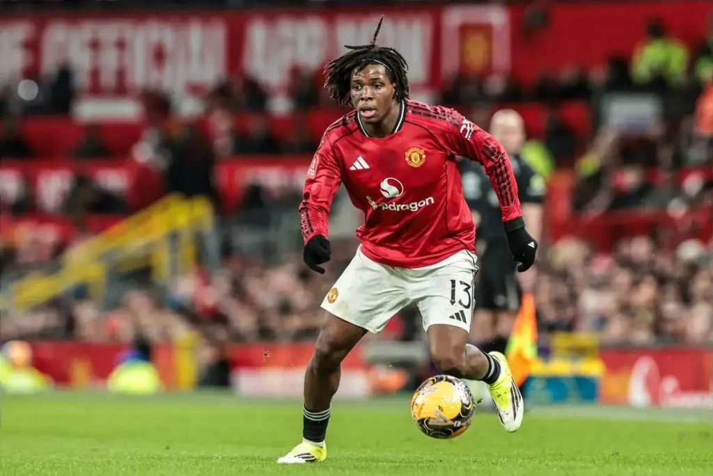 Patrick Dorgu leads the charge in Man Utd training ahead of pre-season return