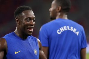 Paul Scholes questions Chelsea’s signing of Welbeck and Henderson at 35 and 36