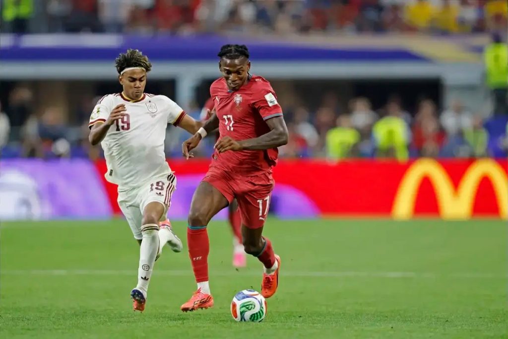 Rafael Leao denies Milan row with Ruben Amorim amid transfer talks
