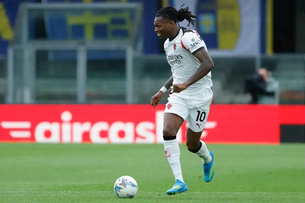 Rafael Leao hints at Galatasaray and Fenerbahce move, removes Milan from profile
