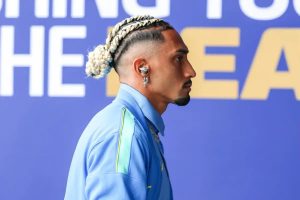 Barcelona begins new contract talks with Raphinha, dimming Arsenal’s transfer hopes
