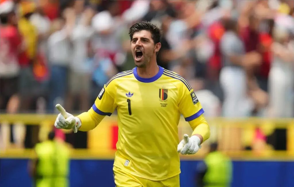Real Madrid refuses to sign new goalkeeper despite Courtois injury scare