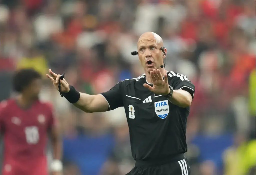 Roma fans mock referee Anthony Taylor after his Europa League final retirement
