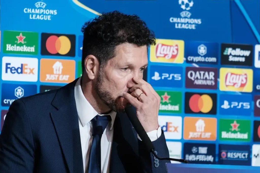 Simeone hints at Alvarez’s uncertain future as striker rejects Arsenal and returns to Atletico training